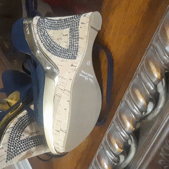 COPY - Shoes - Picture 3 of 4